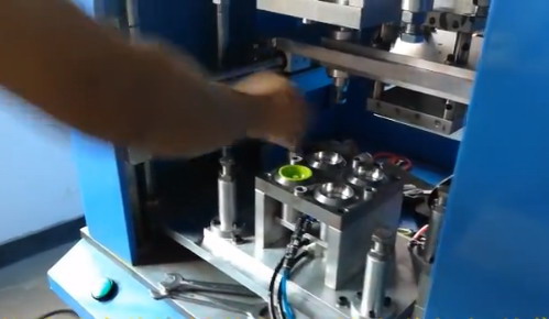 使用熱板焊接機要注意什么